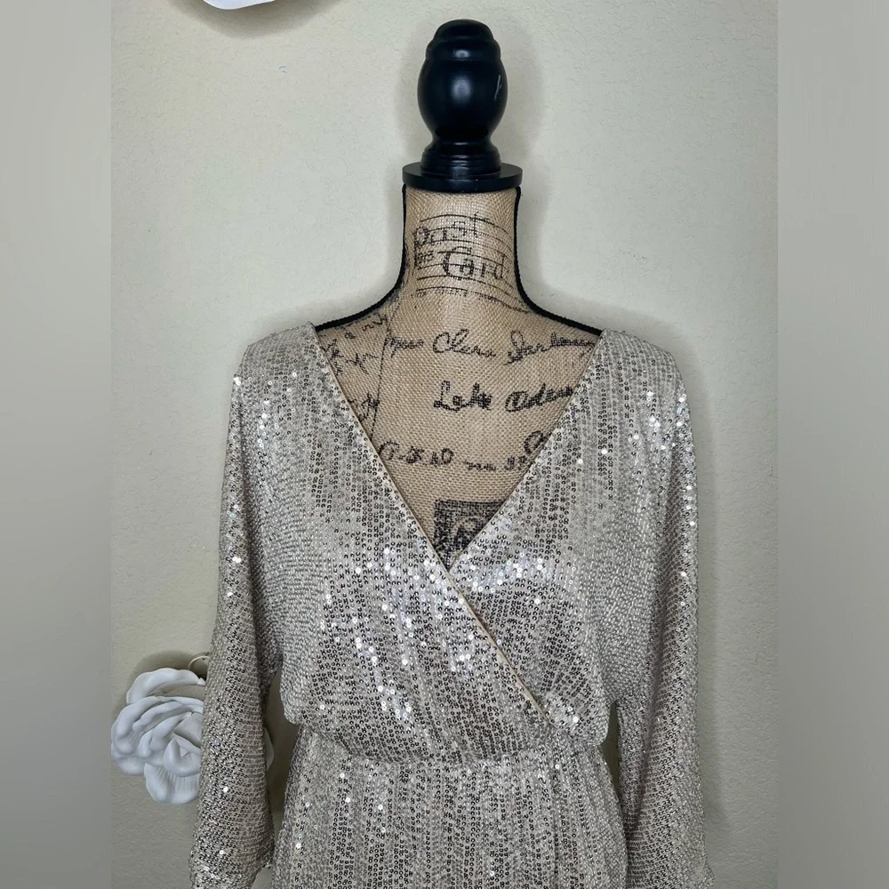 NTM: Silver Sequin Mini Dress Surplice V-Neck Long Sleeve Cocktail Holiday Glam - Picture 3 of 16